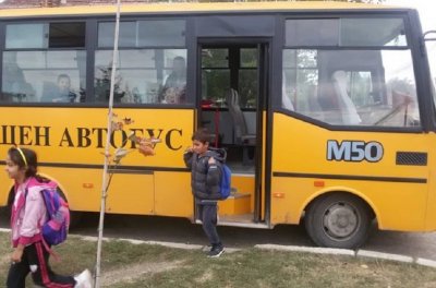 Безплатни рейсове возят ромите до училище