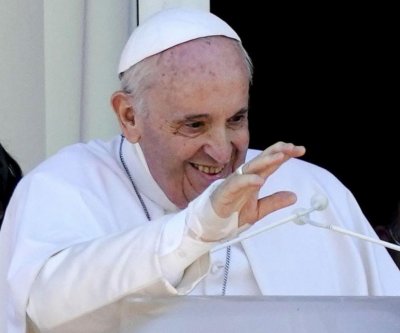 Папата закъса по време на пътуване към Бахрейн 