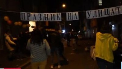 Невиждано: Бургазлии затвориха улица "Елин Пелин", за да… празнуват