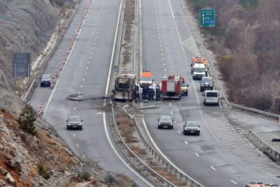 На 23 ноември 2021 г  след катастрофа македонски автобус се запали и 45 души