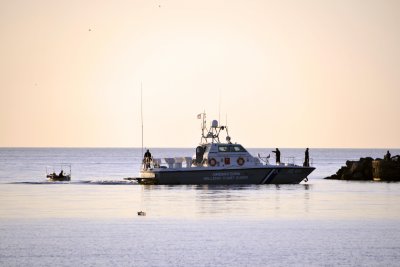 Лодка с мигранти потъна край гръцкия остров Евия рано във вторник