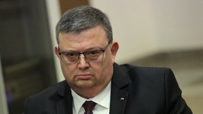 Бившият шеф на КПКОНПИ Сотир Цацаров изпаднал в емоционален шок
