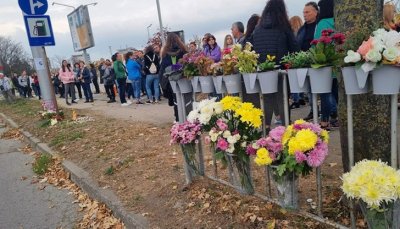 Шуменци се събраха на мирен протест да почетат загиналата в катастрофа преди дни млада жена