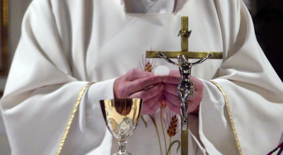 Свещеник беше арестуван в неделя по обвинение в изнасилване на
