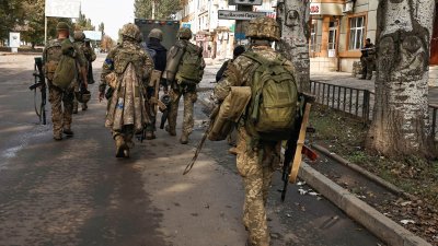Русия започна прехвърлянето на руските военни на левия бряг на
