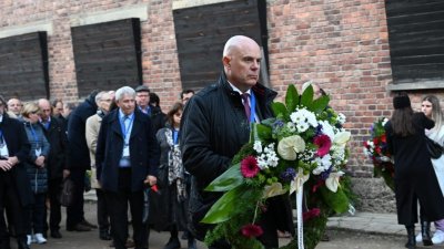 Иван Гешев почете жертвите на Холокоста