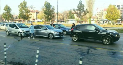 Верижна катастрофа стана малко преди 11 00 часа на булевард Сливница