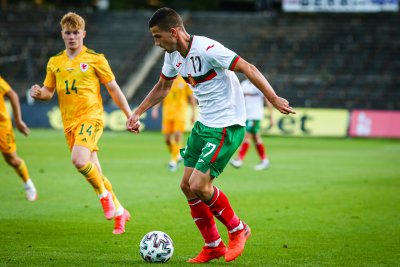 Националният селекционер на България Младен Кърстаич включи трима нови футболисти
