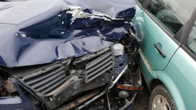 Тежка катастрофа между два леки автомобила взе жертва съобщиха от