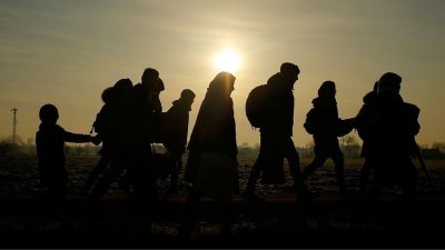 Гърция: Някои организации подпомагат трафика на бежанци