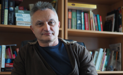 Писателят Захари Карабашлиев е подал снощи оставка от поста главен