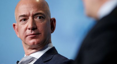 Amazon com Inc е първата публична компания в света която загуби