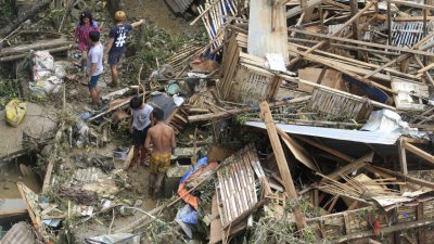 Свлачище в Колумбия разруши най-малко 70 къщи