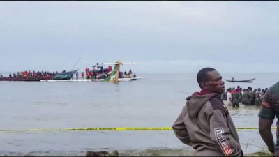 Пътнически самолет падна в езеро в Танзания 