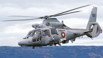 Военен хеликоптер гаси пожара на полигона "Ново село", може да се включи и втори