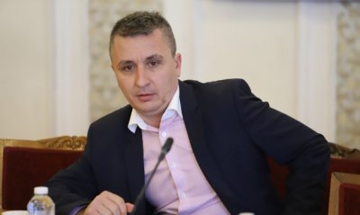 Александър Николов сметна, че заради ГЕРБ България е загубила 850 000 души