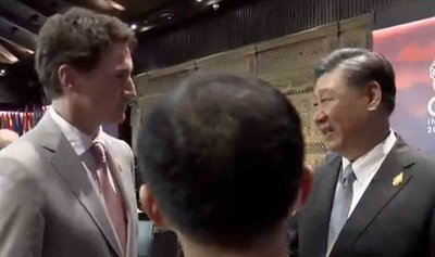 Китайският лидер Си Дзинпин беше уловен от канадски телевизии в
