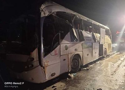 19 загинаха в автобус в Египет, падайки в канал