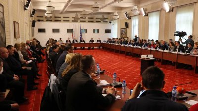 ПП и ДБ бойкотираха правната комисия