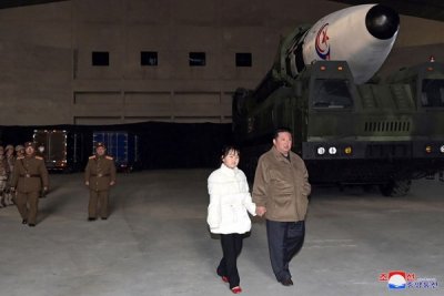 Ким Чен-ун заведе дъщеря си на... изстрелването на балистичната ракета