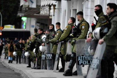 Сблъсъци избухнаха вчера в Солун съобщава гръцкият в Катемерини Леви екстремисти