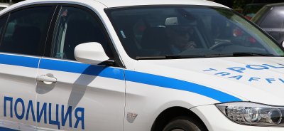 Неправилно движещ се автомобил удари полицейска патрулка в Добрич пиян