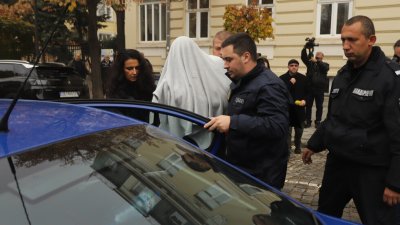 Двама от 13-те задържани за педофилия остават в ареста