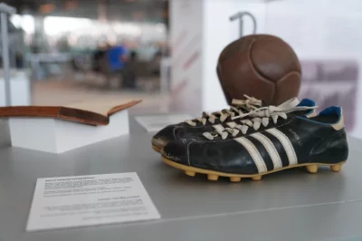 Изложба в Доха проследява пътя на футбола в Катар
