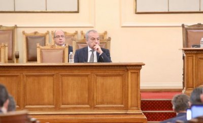 Премиерът Гълъб Донев отговори с остър тон на атаките към