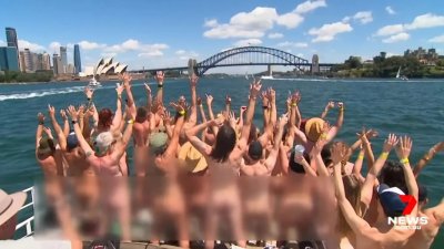 6000 нудисти заголиха задници пред операта в Сидни
