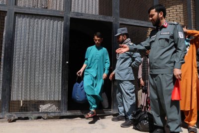 Повече от 700 затворници в Иран бяха освободени след победата