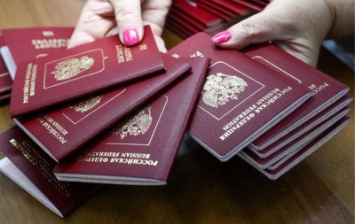Русия съобщи днес че е издала руски паспорти на над 80