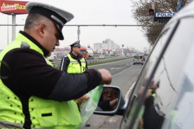29 годишен водач на лек автомобил БМВ е задържан с полицейска заповед