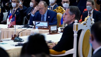 Русия едностранно отложи преговорите за ядрено разоръжаване с представители на