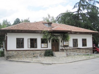 Общинският съвет в Кюстендил се мести да работи в килийно училище
