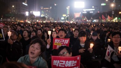 Хиляди синдикално представени работници излязоха днес на демонстрация в Сеул