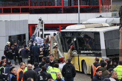 Деветнайсет човека са ранени в Истанбул при катастрофа между трамвай