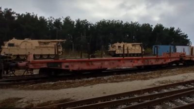 Опасно: Влак с военна техника дерайлира