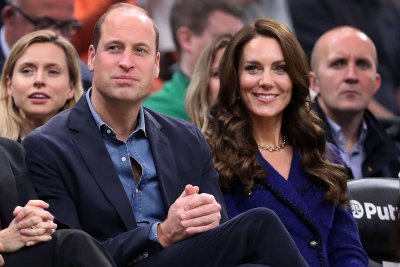 Принц Уилям и Кейт се появиха на баскетболен мач в САЩ