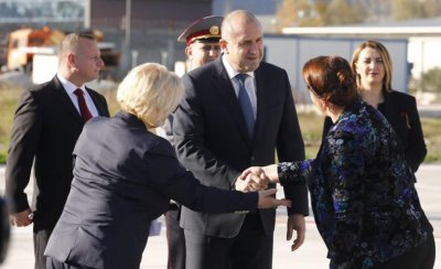 Президентът Румен Радев пристигна днес в Тирана Албания където утре