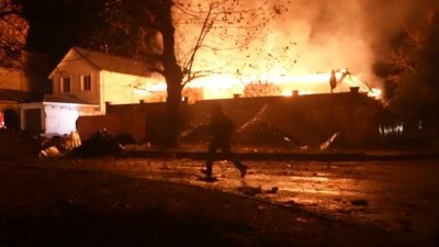Наскоро освободеният украински град Херсон е останал без електроснабдяване след