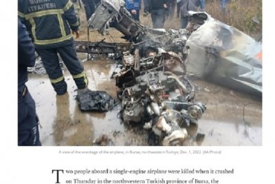 Учебен самолет се разби, двама загинаха
