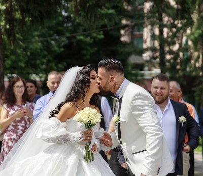 Актуалната съпруга на бившия футболен национал Благой Георгиев иска цели