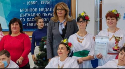Деси Радева се върна в родния Бургас 