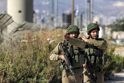 Израелски войници днес са убили двама палестински екстремисти по време на