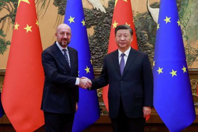 Китай убеждава ЕС, че не доставя оръжия на Русия