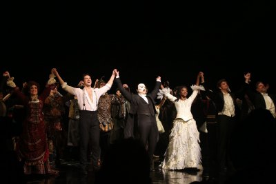 "Фантомът на операта" удължава дългото си сбогуване на Бродуей