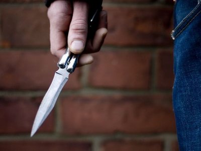 31 годишен рецидивист е задържан заради заплаха с нож към мъж в