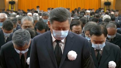Китайският президент Си Цзинпин подчерта на строга възпоменателна церемония че благодарение
