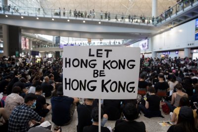 Хонконг размаха пръст на света